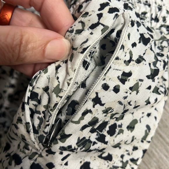 Lot of Two Old Navy Activewear Shorts Size M(8) - Picture 7 of 10